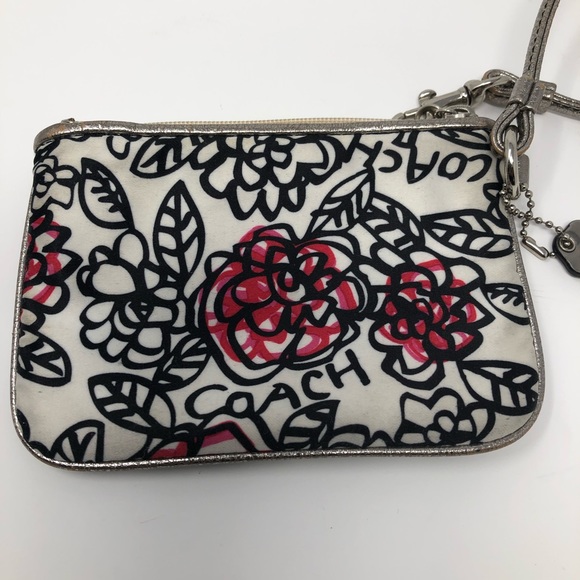 Coach Maritza Poppy Flower Wristlet - Picture 2 of 8